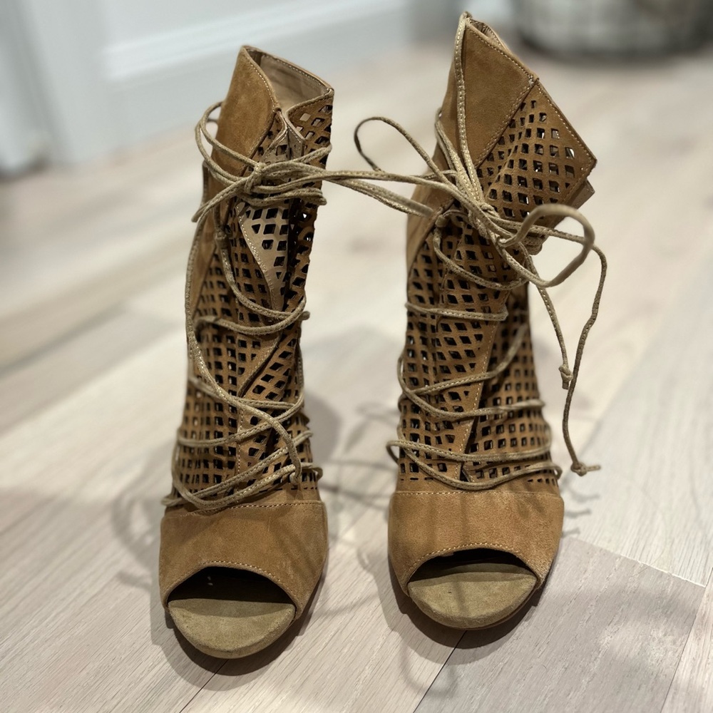 SALE Trendy Steve Madden Booties